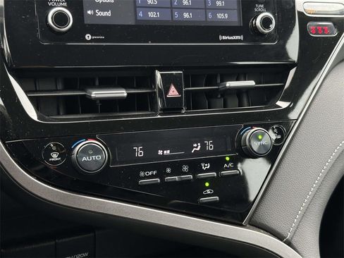 Used 2024 Toyota Camry SE image 5