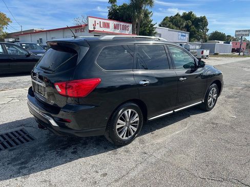Used 2017 Nissan Pathfinder SV image 6
