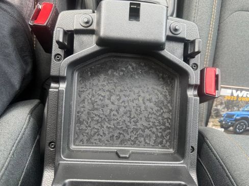 Used 2025 Jeep Wrangler Unlimited Sahara w/ Safety Group AWD/4WD image 27
