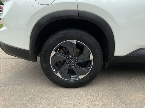 Used 2025 Nissan Rogue SV FWD image 8