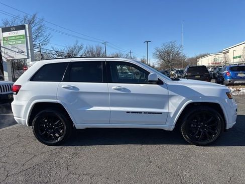 Certified 2022 Jeep Grand Cherokee Laredo X image 15