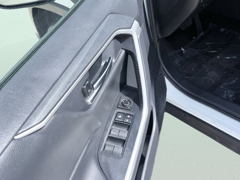 Used 2019 Toyota RAV4 XLE Premium FWD image 27