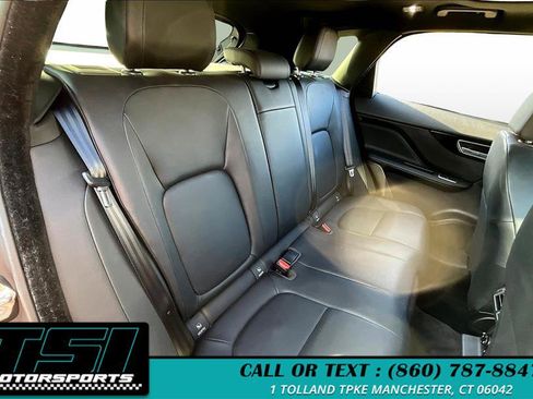 Used 2018 Jaguar F-PACE Premium image 27