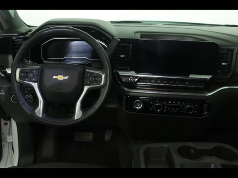Used 2023 Chevrolet Silverado 1500 LT AWD/4WD image 15