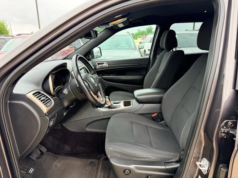 Used 2017 Jeep Grand Cherokee Laredo w/ Quick Order Package 2BE RWD image 12