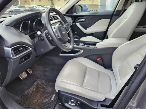 Used 2019 Jaguar F-PACE Prestige image 17