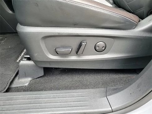 Used 2024 Nissan Pathfinder Platinum image 12