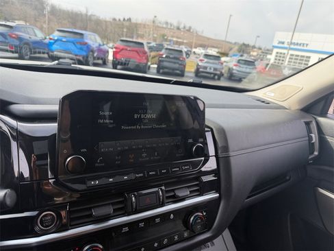 Used 2023 Nissan Pathfinder Platinum image 19