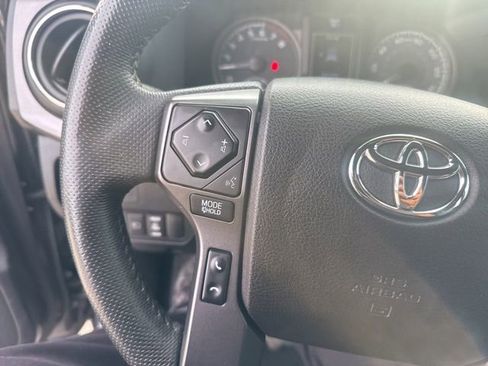 Used 2021 Toyota Tacoma TRD Sport image 12