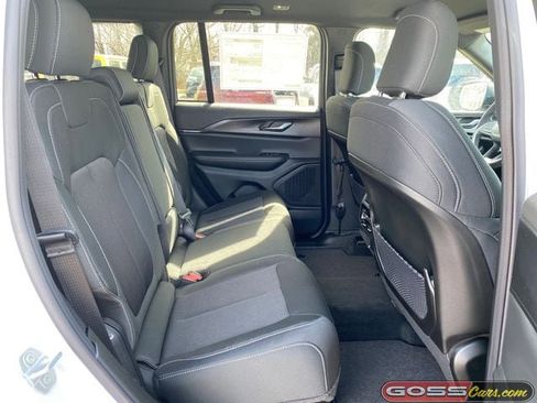 New 2026 Jeep Grand Cherokee Laredo image 7