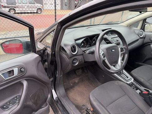 Used 2014 Ford Fiesta SE w/ Comfort Package FWD image 10