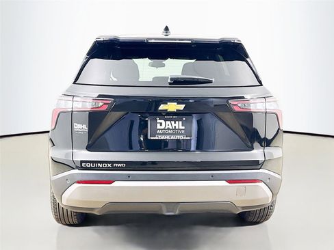 Used 2025 Chevrolet Equinox LT AWD/4WD image 12