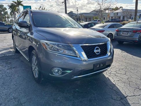 Used 2016 Nissan Pathfinder SV FWD image 7