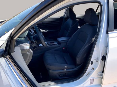 Used 2025 Nissan Altima 2.5 SV FWD image 8