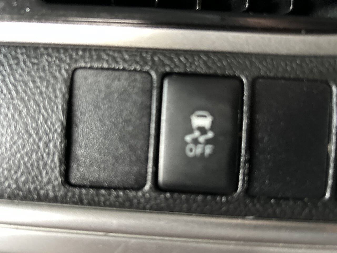 Used 2013 Toyota Camry SE FWD image 25
