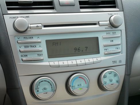 Used 2009 Toyota Camry LE FWD image 22