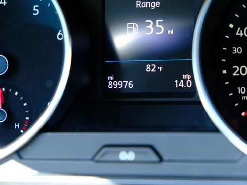 Used 2018 Volkswagen Tiguan SE FWD image 44