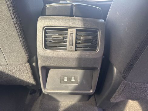 Used 2024 Nissan Rogue SV image 28