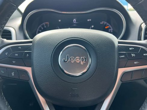 Used 2021 Jeep Grand Cherokee Laredo X image 27