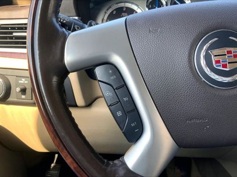 Used 2014 Cadillac Escalade Luxury RWD image 19