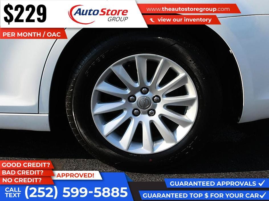 Used 2014 Chrysler 300 RWD image 9