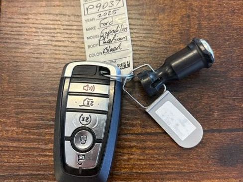 Used 2025 Ford Expedition Platinum image 6