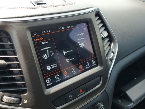 Used 2020 Jeep Cherokee Trailhawk w/ Cold Weather Group AWD/4WD image 17