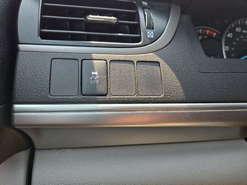 Used 2013 Toyota Camry LE FWD image 21