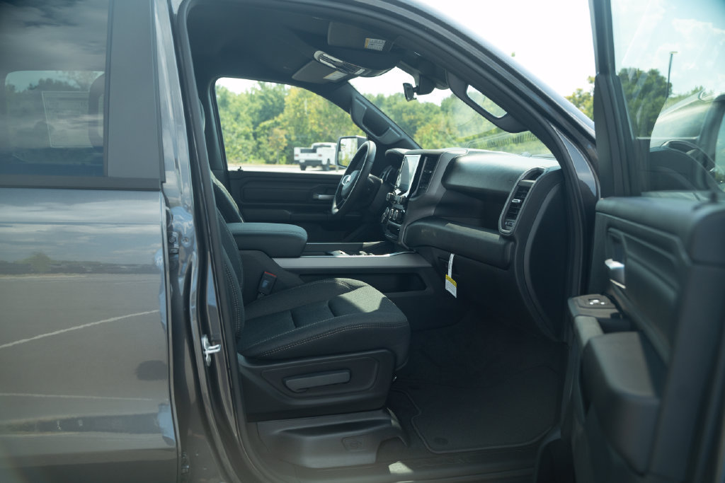New 2027 RAM 1500 Express AWD/4WD image 16