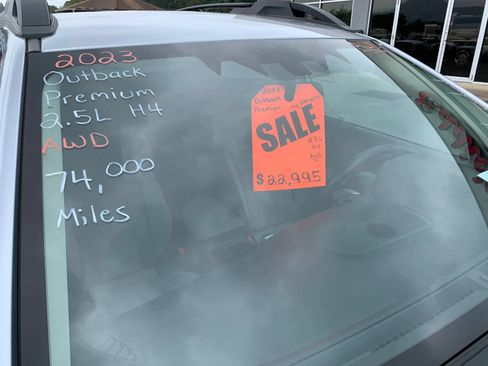 Used 2023 Subaru Outback Premium AWD/4WD image 3
