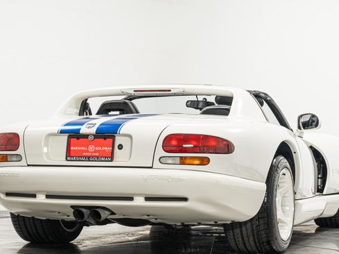 Used 1996 Dodge Viper RT/10 image 9