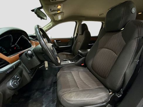 Used 2016 Chevrolet Traverse LT w/ Style and Technology Package image 5