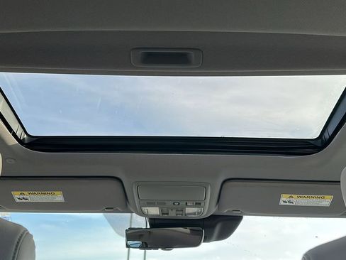 Used 2018 Honda Accord Touring image 16