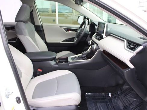 Used 2019 Toyota RAV4 Limited image 20