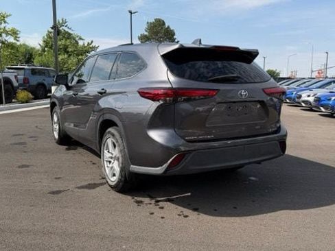 Used 2021 Toyota Highlander LE AWD/4WD image 7