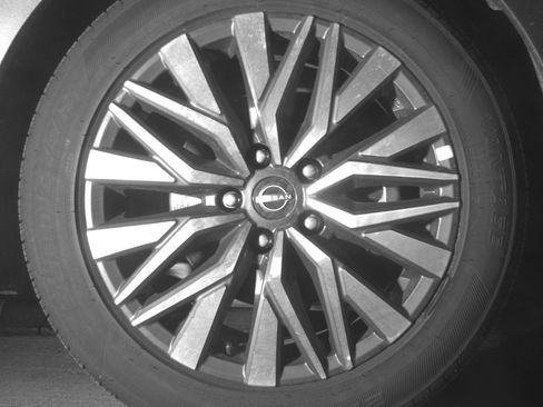 Used 2025 Nissan Altima 2.5 SV FWD image 13
