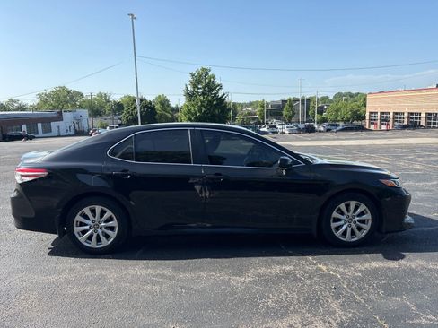 Used 2019 Toyota Camry LE w/ Convenience Package FWD image 13