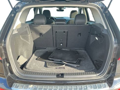 Used 2024 Volkswagen Taos SE w/ Panoramic Sunroof Package image 21