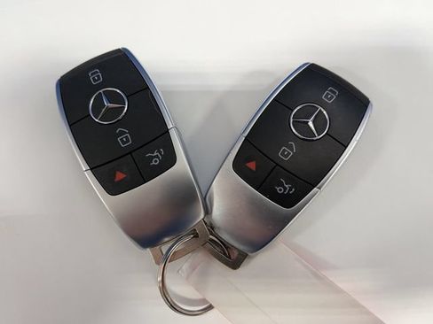 Used 2021 Mercedes-Benz GLC 300 4MATIC image 35