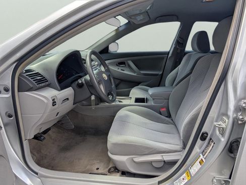 Used 2010 Toyota Camry LE FWD image 9