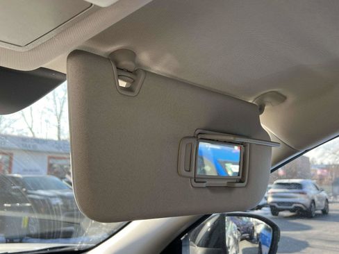 Used 2023 Nissan Pathfinder S image 33