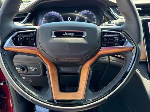 Used 2025 Jeep Grand Cherokee L Summit AWD/4WD image 18
