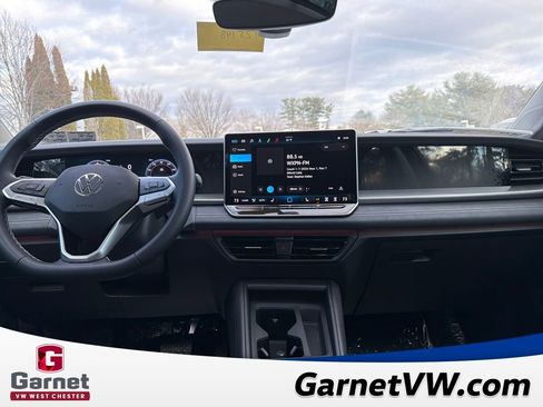 New 2025 Volkswagen Tiguan SE image 12