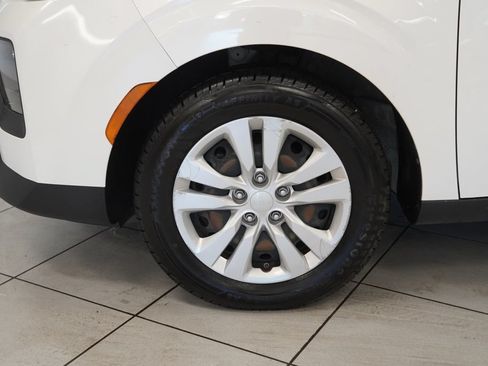 Used 2022 Kia Soul LX FWD image 18