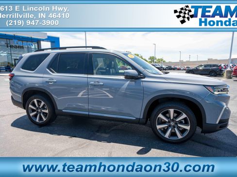 Used 2025 Honda Pilot Touring image 1