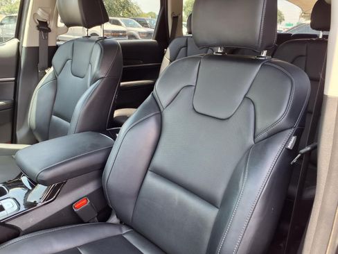 Used 2025 Kia Telluride S FWD image 14
