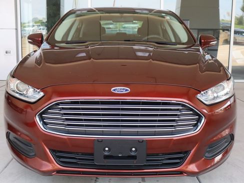 Used 2015 Ford Fusion SE FWD image 2