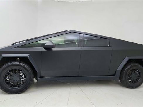 Used 2024 Tesla Cybertruck AWD Crew Cab image 3