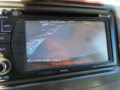 Used 2014 Toyota Sienna XLE FWD image 25