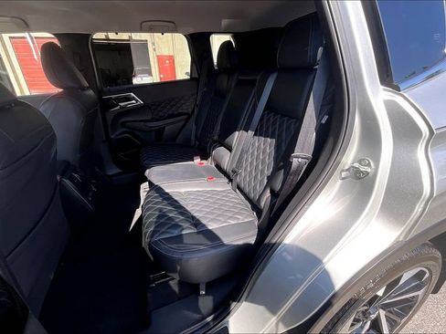 Used 2024 Mitsubishi Outlander SEL AWD/4WD image 25